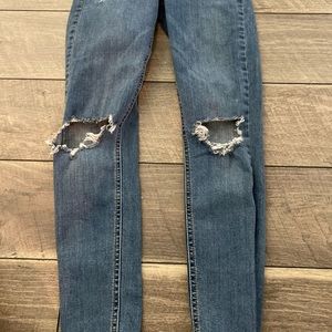 top shop jamie jeans with knee rips!